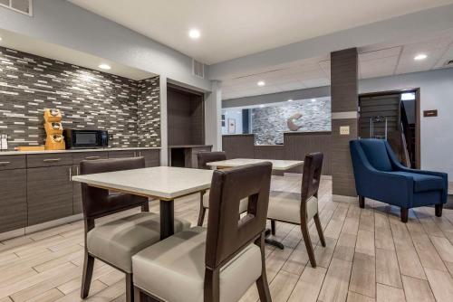 Comfort Inn & Suites Liverpool NY - image 6