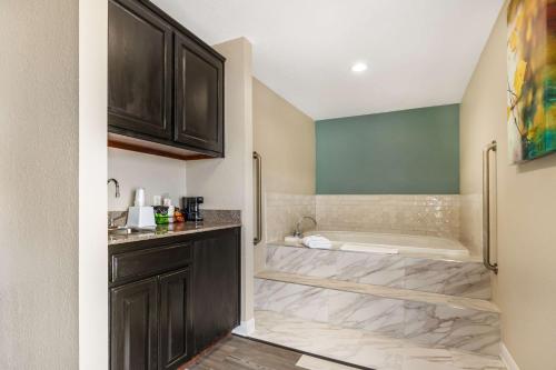 Prime Inn & Suites Poteau - image 10