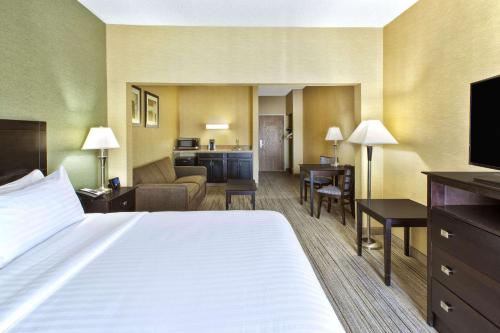 luxury hotels in Elkhart, Indiana