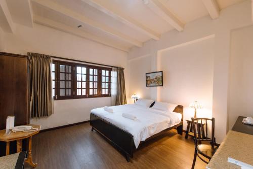 HEEREN BY THE RIVER HOTEL in Jonker