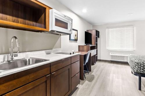 WoodSpring Suites South Houston Hobby - image 8