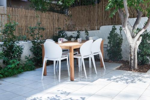 Cozy 1 Bd Basement Apt in Pagrati with Backyard - image 4