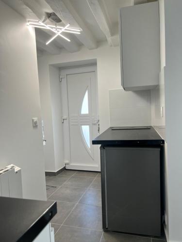 кухня, Studio Cozy proche aéroport CDG (Studio Cozy proche aeroport CDG) in Клей-Суалі