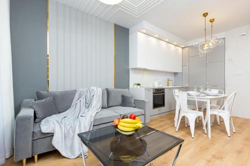 One Bedroom Apartment in Warsaw Center by Renters Prestige, Varsovia