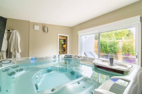 Magnifique Suite avec Jacuzzi privatif chambre d'hôte Martragny