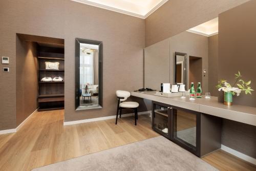 585362369 Anna Grand Hotel