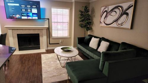 Med Center Charm 2br Haven in Houston, USA