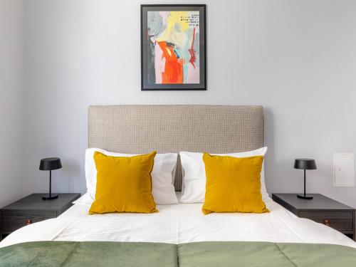 2 bedrooms, 3 beds
