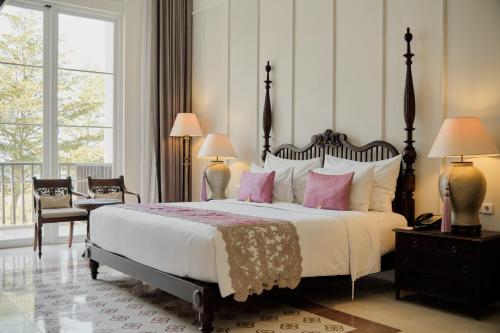 King Suite with Ocean View image 1