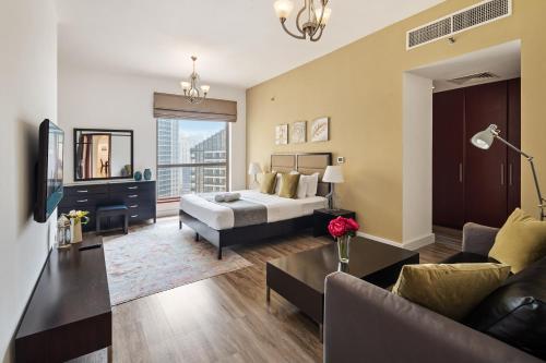 La Buena Vida Holiday Homes - Modern, Luxe & Spacious 4-Bed, Full Kitchen, near to Beach, Tram & Marina, Dubaj