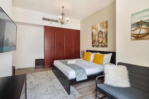 La Buena Vida Holiday Homes - Modern, Luxe & Spacious 4-Bed, Full Kitchen, near to Beach, Tram & Marina, Дубай (фото 8)