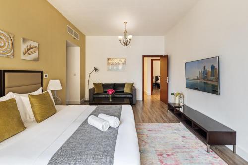 La Buena Vida Holiday Homes - Modern, Luxe & Spacious 4-Bed, Full Kitchen, near to Beach, Tram & Marina, Дубай (фото 10)