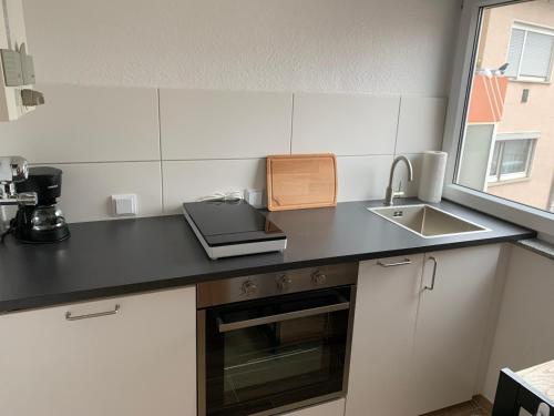 HMS16 - 1 Zimmer Apartment I Downtown I ab 5 Nächte I S-Bahn I Mercedes Benz I Balkon I Küche I Bad, Sindelfingen (zdjęcie 6)