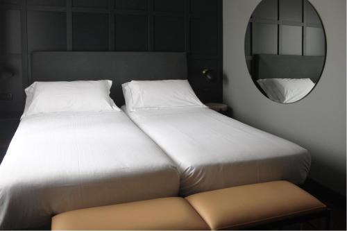 2 twin beds