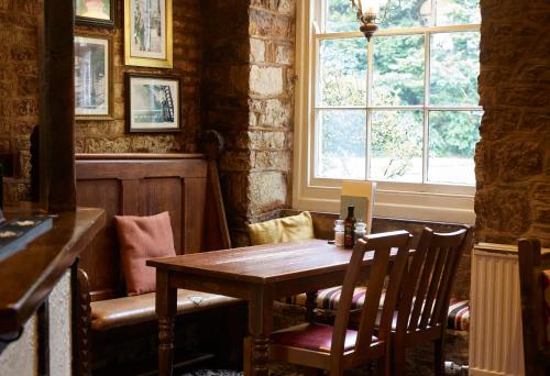 Hunters Hall Inn by Greene King Inns - image 9