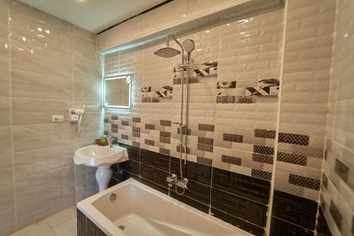 room detail thumbnail 2