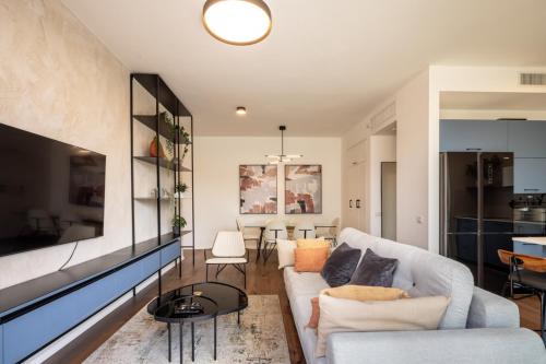 Modern Cozy Dream Apartment by Sea N Rent - image 3