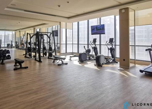 Charming Classic 1BR Apartment in Sobha Hartland - image 5