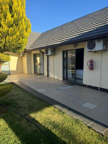 . Jakaranda Guest House