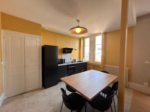 кухня, Chez Romain - Appartement au coeur de Meursault in Мерсол