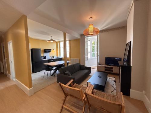 Спільний лаунж/ТБ зона, Chez Romain - Appartement au coeur de Meursault in Мерсол