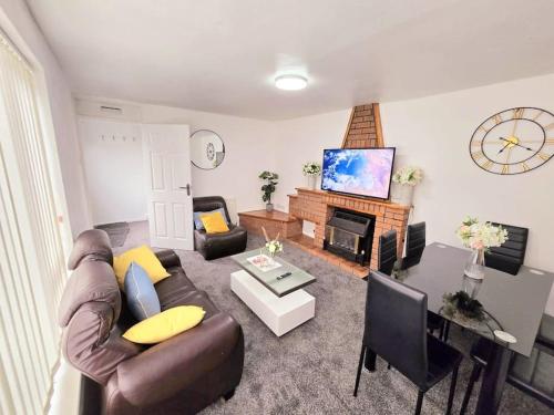 Attractive 4 bedroom entire house in Nottingham in Stapleford