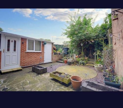Attractive 4 bedroom entire house in Nottingham in Stapleford