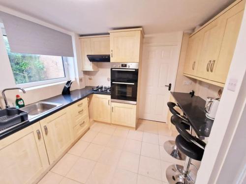 Attractive 4 bedroom entire house in Nottingham in Stapleford