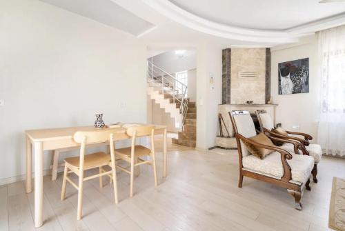 Comfortable villa with garden in “Urla İskele”, Урла (фото 2)