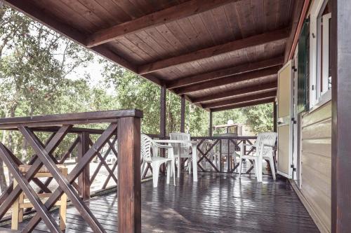 Camping Homes Mon Perin - Accommodation - Bale