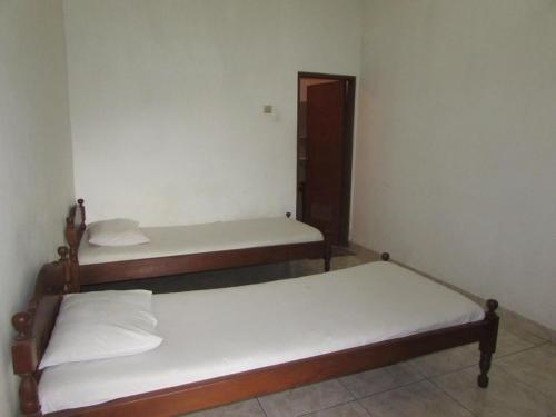 Hotel Singasari Room Type - Small Twin Room