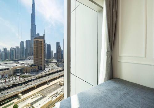 Burj Khalifa View - LUXE 2BR - Dubai Mall Access - image 4