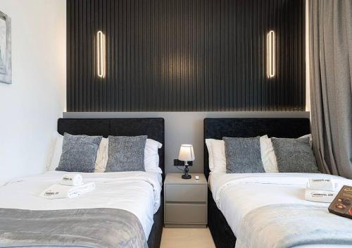 Burj Khalifa View - LUXE 2BR - Dubai Mall Access - image 13
