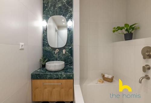Chic Athens Retreat Near Acropolis, Metro & MoMa! 1, Atene (foto 8)