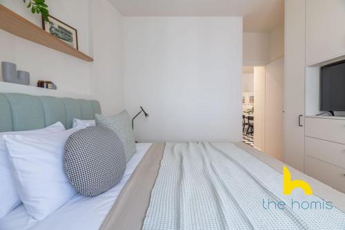 Chic Athens Retreat Near Acropolis, Metro & MoMa! 1, Atene (foto 9)