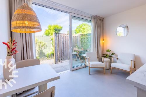 Luxe Tinyhouse Domburg, midden in het centrum en toch rustig gelegen
