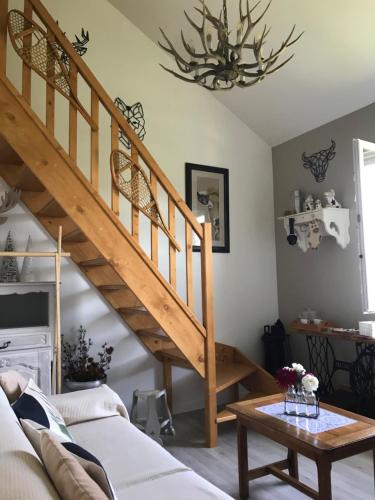 AUX BOIS de CERF chambre d'hôtes dans notre maison (AUX BOIS de CERF chambre d'hotes dans notre maison) in Les Avenieres-Veyrins-Thuellin