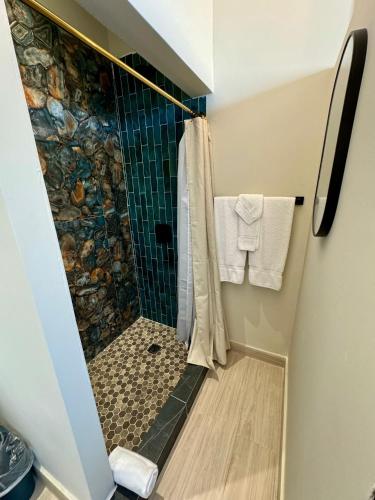 Metro Art Hotel - image 5