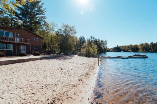 TC Summer Escape on Spider Lake - Pontoon Rentals in Traverse City, USA