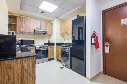 Spacious 1BR in Business Bay Prime Location - image 4