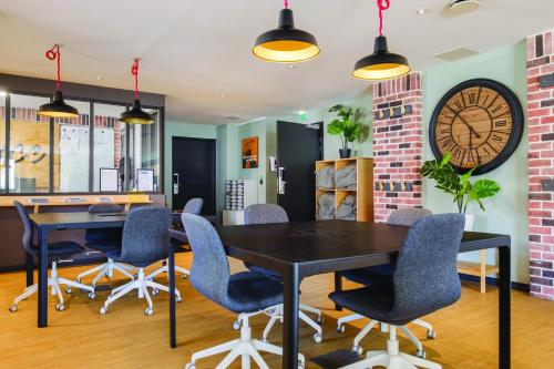 設施, Student Factory Nice in 西梅茲