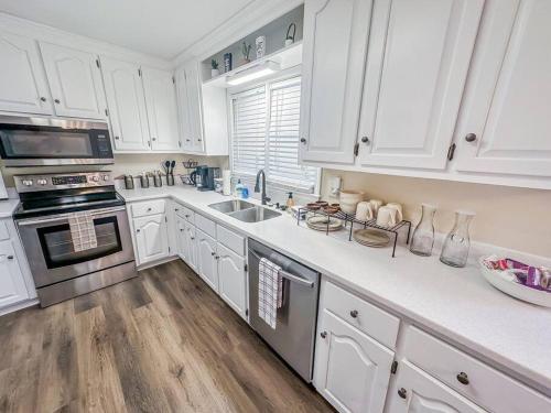 Cozy Family-sized house! in Cartersville, USA