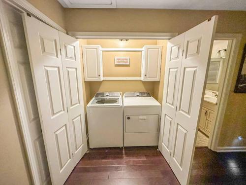 Cozy Family-sized house! in Cartersville, USA