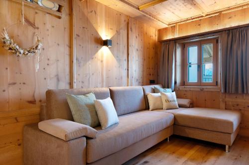 Two-Bedroom Apartment with Mountain View