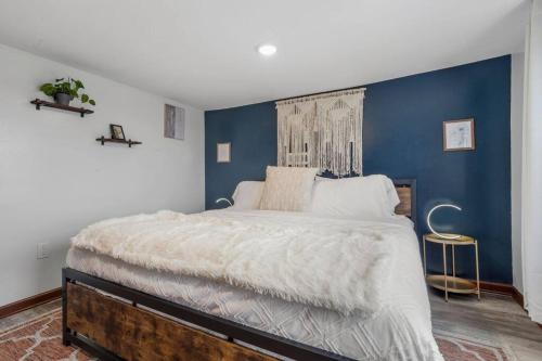 Renovated 6BR 2BA AC home and Game Room