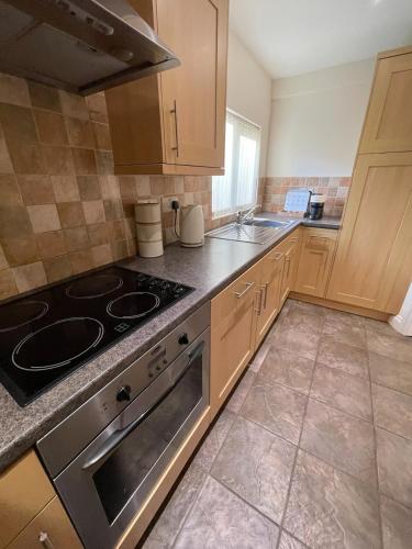 Konyha, Amazing Cottage In Delightful Madingley Village - Cambridge Homehost in Madingley