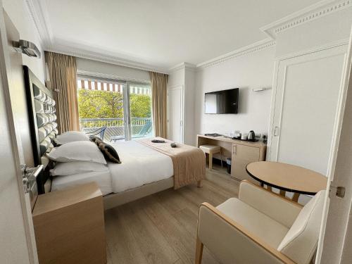 room detail thumbnail 2