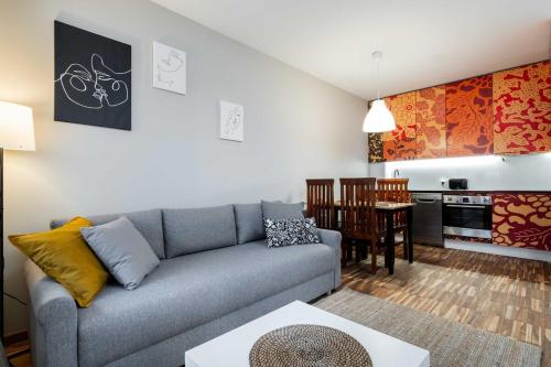 Goldenberry Apartment with Parking Mokotow, Varšava