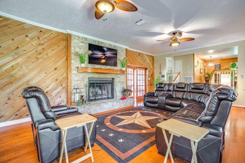 Onalaska Home with Game Room, Sunroom and Lake View! in Blanchard, USA
