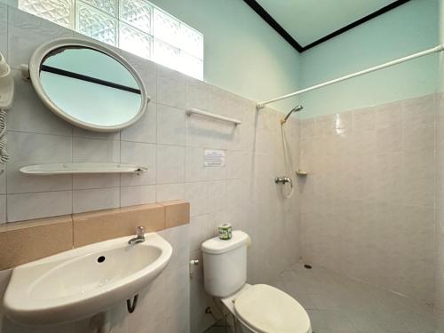 Twin Room with Terrace image 2